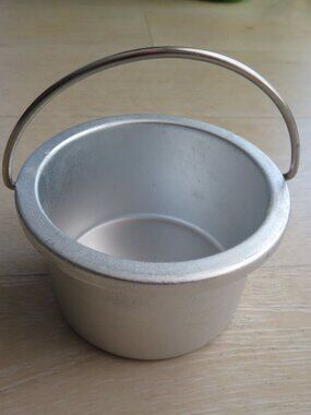 Aluminum Wax Container With Handle - Durable & Lightweight Design For Easy Handl